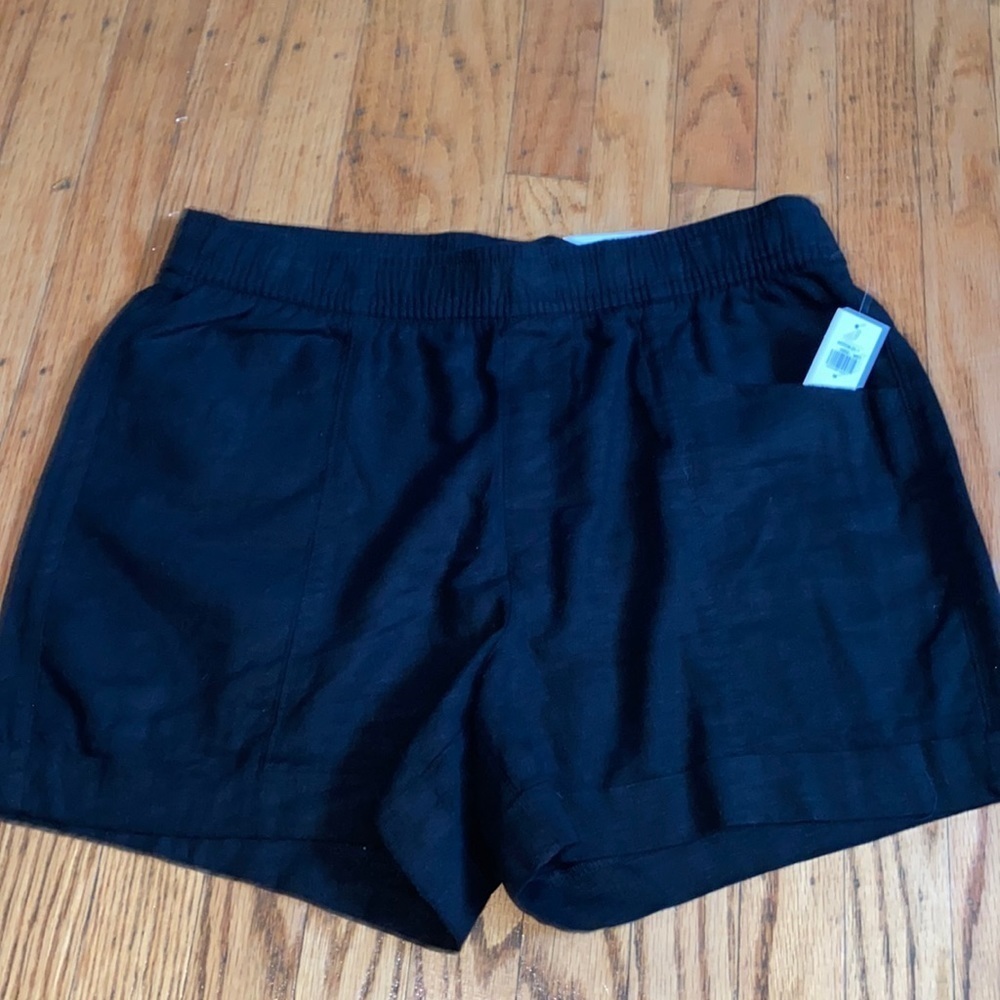 Old navy high rise 3.5 inseam black shorts size medium nwt
